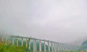 賀州至巴馬高速公路（昭平至蒙山段）佛登口2號高架大橋